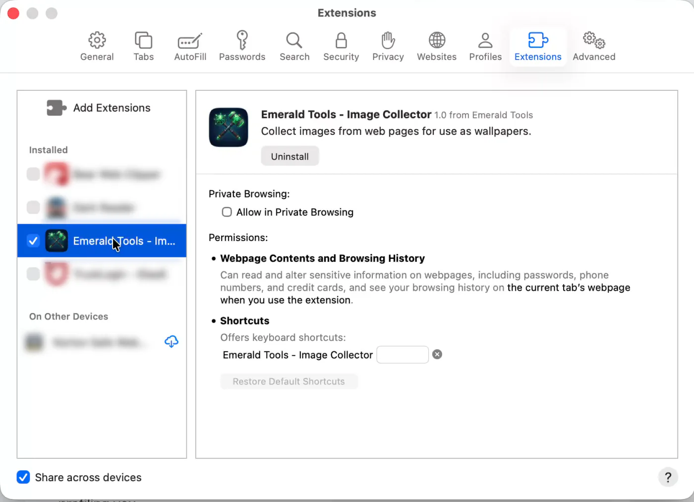 Safari の設定の「機能拡張」の画面。左の一覧で Emerald Tools - Image Collector にチェックが入っており、右側に拡張機能の説明と、現在のタブのページに対して、拡張機能を使ったときだけ動作するという権限の説明が並んでいる。掲載しているのは英語 UI の画面です。