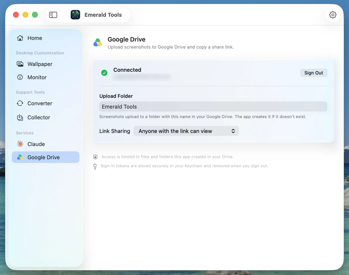 アカウントを接続した状態の、ダッシュボードの Google Drive の画面。接続済みであることを示すバッジとサインインしているアドレス、その右に「サインアウト」ボタン、下にアップロード先フォルダ名の入力欄と、「リンクを知っている全員が閲覧可能」が選ばれたリンク共有のピッカーが並んでいる。掲載しているのは英語 UI の画面です。